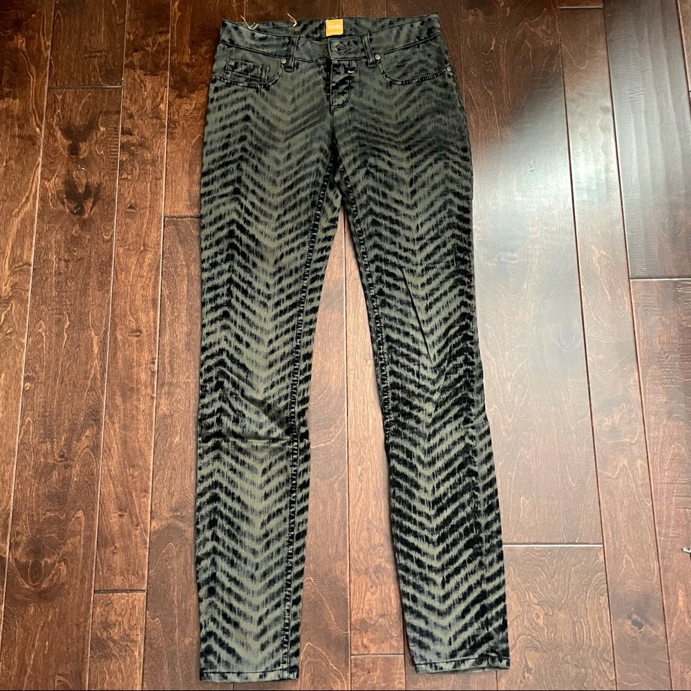 NWOT Hugo Boss green & black tiger striped pants